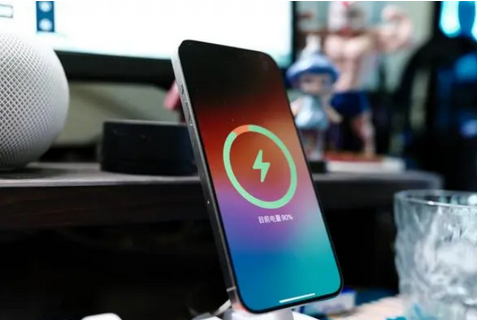 津南苹果15换屏服务分享用什么充电器给iPhone15充电更好 